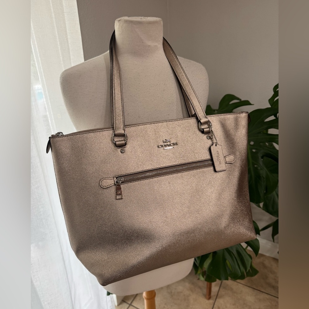 Coach Metallic Leather Zip Top Tote – Style F87884 – Champagne‎ Gold